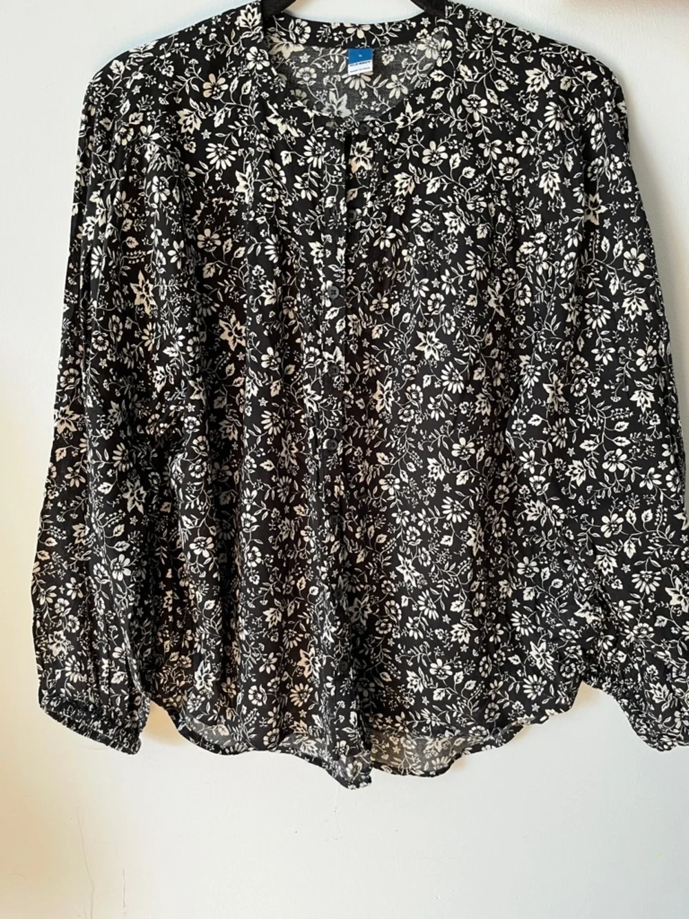 Witchy fairy whimsigoth Black and White Floral Long-Sleeve Blouse Women’s M